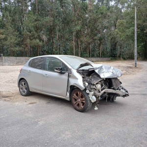 PEUGEOT - 208