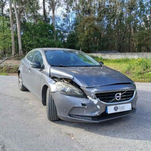 VOLVO - V40