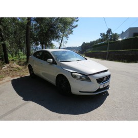 VOLVO - V40