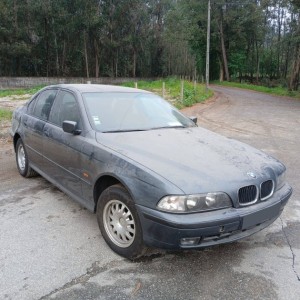 BMW - 525