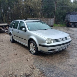 VOLKSWAGEN - GOLF IV