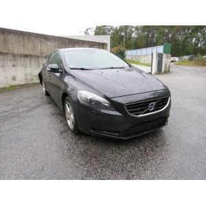 VOLVO - V40