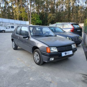 PEUGEOT - 205